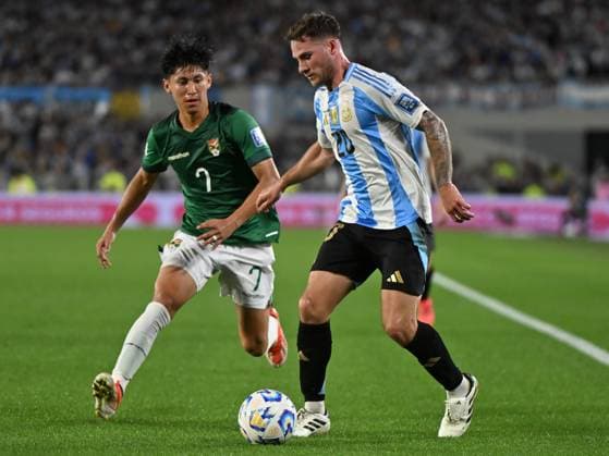 BUENOS AIRES, ARGENTINA - OCTOBER 15:Alexis Mac Allister of Argentina Controls the ball during a match between Argentina Vs Bolivia as part of World Cup 2026 Qualifiers at Estadio Mas Monumental on October 15, 2024 in BuenosAires, Argentina. Buenos Aires Buenos Aires Argentina Copyright: xIMAGOx xPhotoCero5x xLucianoxBisbalxPhotoCero5x