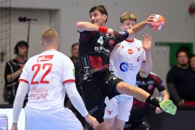 Nikolaj Enderleit MT Melsungen 4 on the ball , Miodrag Corsovic Valur Reykjavik, 22 , Bjarni i Selvindi Valur Reykjavik, 4 R , GER, MT Melsungen ISL, Valur Reykjavik, Handball, EHF European League Men, Group Matches, Season 2024 2025, 22 10 2024, GER, MT Melsungen ISL,Valur Reykjavik , Handball, EHF Men, Group Matches, Season 2024 2025, 22 10 2024 Kassel Copyright: xEibner-Pressefotox xRolandxSippex EP_RSL