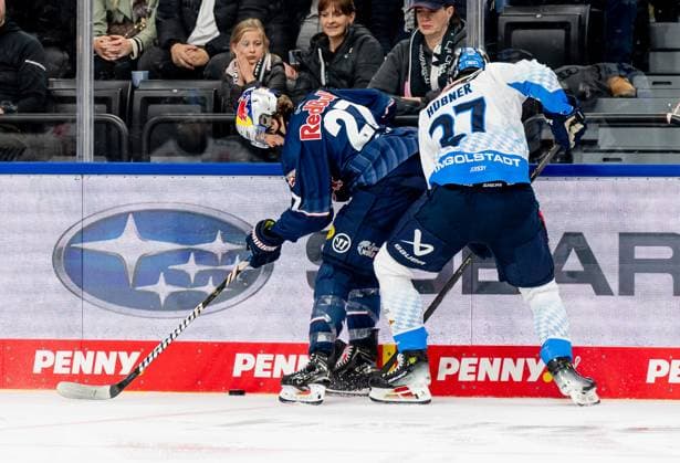 Battle for the puck duel between Veit Oswald EHC Red Bull Muenchen, 27 and Niklas Huebner ERC Ingolstadt Panther, 27 GER, EHC Red Bull Muenchen vs ERC Ingolstadt Panther, Ice Hockey, DEL, Matchday 13, Season 2024 2025, 27 10 2024 GER, EHC Red Bull Muenchen vs ERC Ingolstadt Panther, Ice Hockey, DEL, Matchday 13, Season 2024 2025, 27 10 2024 Muenchen Copyright: xEibner-Pressefoto FranzxFeinerx EP_HFR