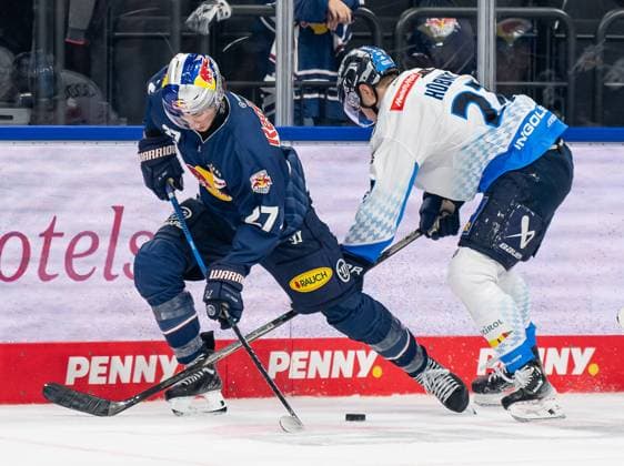 Battle for the puck duel between Veit Oswald EHC Red Bull Muenchen, 27 and Niklas Huebner ERC Ingolstadt Panther, 27 GER, EHC Red Bull Muenchen vs ERC Ingolstadt Panther, Ice Hockey, DEL, Matchday 13, Season 2024 2025, 27 10 2024 GER, EHC Red Bull Muenchen vs ERC Ingolstadt Panther, Ice Hockey, DEL, Matchday 13, Season 2024 2025, 27 10 2024 Muenchen Copyright: xEibner-Pressefoto FranzxFeinerx EP_HFR