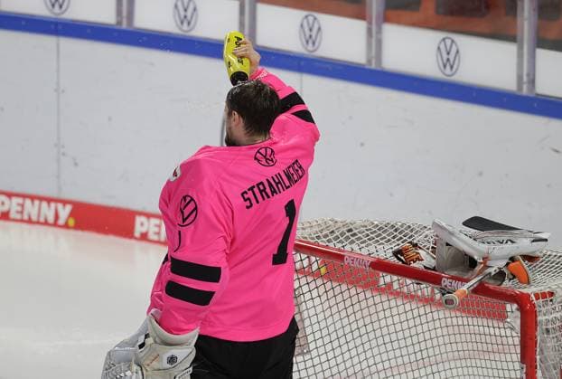 Dustin Strahlmeier Grizzlys Wolfsburg Ice Hockey, DEL, Penny DEL, Men, Men, Season 2024 2025 Grizzlys Wolfsburg vs Adler Mannheim, 4 6