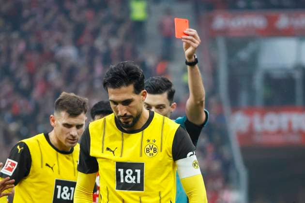 Emre Can BVB Dortmund, 23 gets the red card from referee Florian Badstuˆbner , Football, 1 Bundesliga, Matchday 10, 2024 2025, 1 FSV Mainz vs Borussia Dortmund, 09 11 2024, Mewa Arena, Mainz, Germany DFL REGULATIONS PROHIBIT ANY USE OF PHOTOGRAPHS AS IMAGE SEQUENCES AND OR QUASI VIDEO Mainz Mewa Arena Rheinland Pfalz Germany Copyright: xGrantxHubbsx