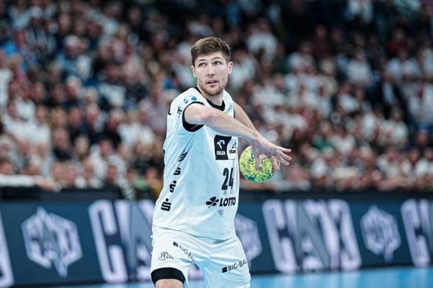 7 meter throw goal Lukas Zerbe THW Kiel, 24 GER, THW Kiel vs SC Magdeburg, Handball, DHB Pokal, Round of 16, Season 2024 2025, 13 11 2024 GER, THW Kiel vs SC Magdeburg, Handball, DHB Pokal, Round of 16, Season 2024 2025, 13 11 2024 Kiel Copyright: xEibner-Pressefoto MarcelxvonxFehrnx EP_MFN