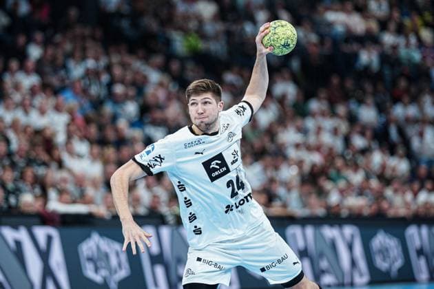 7 meter throw goal Lukas Zerbe THW Kiel, 24 GER, THW Kiel vs SC Magdeburg, Handball, DHB Pokal, Round of 16, Season 2024 2025, 13 11 2024 GER, THW Kiel vs SC Magdeburg, Handball, DHB Pokal, Round of 16, Season 2024 2025, 13 11 2024 Kiel Copyright: xEibner-Pressefoto MarcelxvonxFehrnx EP_MFN