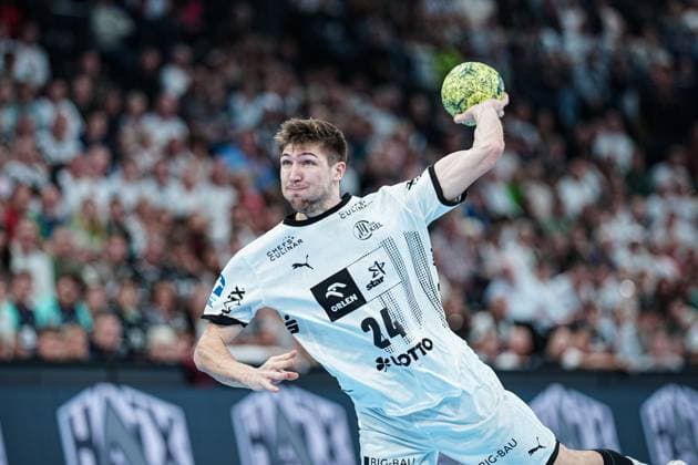 7 meter throw goal Lukas Zerbe THW Kiel, 24 GER, THW Kiel vs SC Magdeburg, Handball, DHB Pokal, Round of 16, Season 2024 2025, 13 11 2024 GER, THW Kiel vs SC Magdeburg, Handball, DHB Pokal, Round of 16, Season 2024 2025, 13 11 2024 Kiel Copyright: xEibner-Pressefoto MarcelxvonxFehrnx EP_MFN
