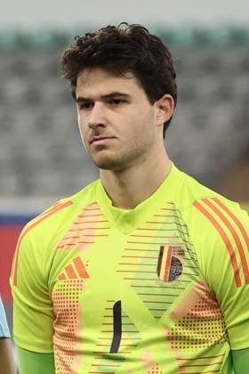 Belgium s goalkeeper Senne Lammens pictured at the start of a soccer game between the U21, U 21 youth team of the Belgian national team, Nationalteam Red Devils and the U21 of Czechia, in Heverlee, Leuven, on Friday 15 November 2024, the first leg of the play-offs for the 2025 UEFA European Under21 Championship. BRUNOxFAHY x105497283x