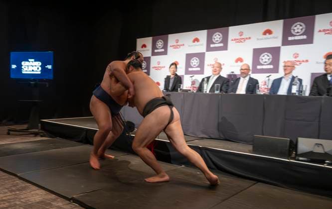 Bilder des Jahres 2024, Sport 12 Dezember Sport Themen der Woche KW 49 Sport Bilder des Tages The Grand Sumo Tournament press conference, PK, Pressekonferenz at The Royal Albert Hall in London, UK on 4th Dec, 2024 The Royal Albert Hall in London, UK. 4th Dec, 2024. Japan™s iconic of Sumo will return to the UK for the first time since 1991. This will be only the second time in the sport™s 1500-year history that an official Basho tournament will take place outside of Japan, following the 1991 event at the Royal Albert Hall that attracted audiences from across Europe to witness the spectacle. The tournament will host the most accomplished and elite sumos, including those who have reached the top rank of Yokozuna, and showcase Japan™s rich cultural history and traditions. The conference features (travelling from Japan) Hakkaku Rijicho: Chairman of the Japan Sumo Association (who was also the winner of the 1991 tournament); Kitanowaka Daisuke & Fukutsuumi Akira: Two sumo wrestlers competing in the tournament. Also attending are James Ainscough OBE: CEO of Royal Albert Hall and James Richardson, sports journalist and host. Image: Rishikis from Japan s Sumo Kyokai give a short demonstration in front of the panelists podium after the press conference., Credit:MALCOLM PARK Avalon Copyright: xMALCOLMxPARKx xAvalonx 0942864532