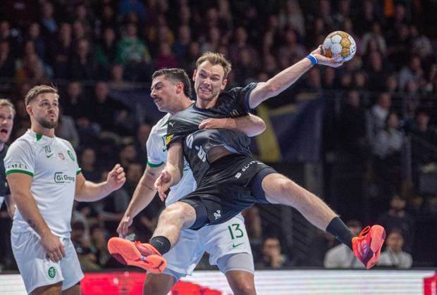 Handball, Men, Season 2024 2025, Champions League Group A, Matchday 10 , Füchse Berlin Sporting CP Lisbon, f l William Höghielm Sporting CP , Salvador Martinho Rocha Nogueira Salvador Sporting CP , Mathias Gidsel Füchse Berlin , 05 12 2024, Copyright: xSebastianxRäppold MatthiasxKochx
