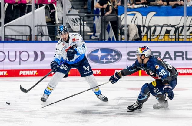 Fight for the puck duel between Morgan Ellis ERC Ingolstadt Panther, 4 and Chris DeSousa EHC Red Bull Muenchen, 82 GER, EHC Red Bull Muenchen vs ERC Ingolstadt, Ice Hockey, DEL, Matchday 24, Season 2024 2025, 08 12 2024 GER, EHC Red Bull Muenchen vs ERC Ingolstadt, Ice Hockey, DEL, Matchday 24, Season 2024 2025, 08 12 2024 Muenchen Copyright: xEibner-Pressefoto HeikexFeinerx EP_HFR