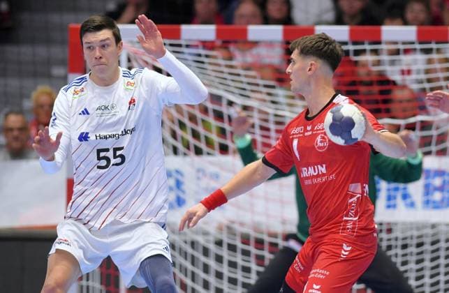 Nikolaj Enderleit MT Melsungen 4 on the ball , Azat Valiullin HSV Hamburg, 55 , GER, MT Melsungen vs HSV Hamburg, Handball, 1 Bundesliga, Matchday 14, Season 2024 2025, 11 12 2024, GER, MT Melsungen vs HSV Hamburg, Handball, 1 Bundesliga, Matchday 14, Season 2024 2025, 11 12 2024 Kassel Copyright: xEibner-Pressefoto RolandxSippelx EP_RSL