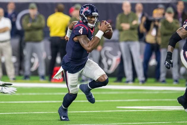 NFL, American Football Herren, USA 2018: Titans vs Texans NOV 26 November 26, 2018: Houston Texans quarterback Deshaun Watson (4) carries the ball during the 4th quarter of an NFL football game between the Tennessee Titans and the Houston Texans at NRG Stadium in Houston, TX. The Texans won the game 34 to 17...Trask Smith CSM Houston TX U.S. EDITORIAL USE ONLY Copyright: xx ZUMA-20181126_zaf_c04_315.jpg TraskxSmithx csmphototwo467667