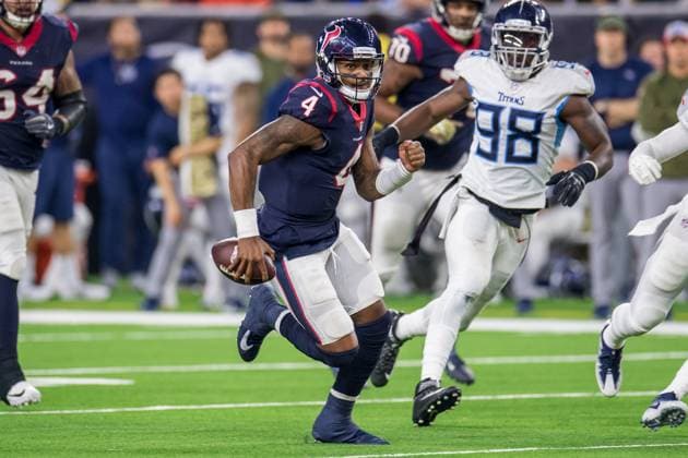 NFL, American Football Herren, USA 2018: Titans vs Texans NOV 26 November 26, 2018: Houston Texans quarterback Deshaun Watson (4) carries the ball during the 4th quarter of an NFL football game between the Tennessee Titans and the Houston Texans at NRG Stadium in Houston, TX. The Texans won the game 34 to 17...Trask Smith CSM Houston TX U.S. EDITORIAL USE ONLY Copyright: xx ZUMA-20181126_zaf_c04_316.jpg TraskxSmithx csmphototwo467670
