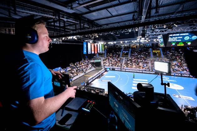 Stuttgart HBL 24 25 TVB Stuttgart TBV Lemgo Commentator Florian Schmidt Sommerfeld DYN Stuttgart Porsche Arena Baden Württemberg Germany