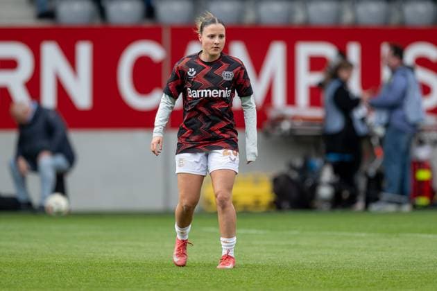 Estrella Merino Gonzales Bayer 04 Leverkusen, 20 when warming up FC Bayern Muenchen Frauen vs Bayer 04 Leverkusen, Football, Google Pixel Women Bundesliga, Matchday 18, Season 2024 2025, 30 03 2025 DFL DFB REGULATIONS PROHIBIT ANY USE OF PHOTOGRAPHS as IMAGE SEQUENCES and or QUASI VIDEO FC Bayern Muenchen Frauen gegen Bayer 04 Leverkusen, Football, Google Pixel Frauen Bundesliga, 18 Spieltag, Saison 2024 2025, 30 03 2025 Muenchen Copyright: xEibner-Pressefoto HeikexFeinerx EP_HFR