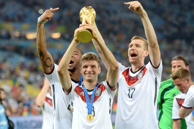 ARCHIVE PHOTO Thomas MUELLER MÜLLER,Bayern Muenchen announces farewell to FC Bayern v li Jerome BOATENG GER ,Thomas MUELLER MÜLLER GER with trophy,Per MERTESACKER GER award ceremony,Trophy,Cup,jubilation,joy,enthusiasm,action,Germany GER Argentina ARG 1 0 n V final,final,match 64, on 13 07 2014 in Rio de Janeiro Football World Cup 2014 in Brazil from 12 06 13 07 2014 Â
