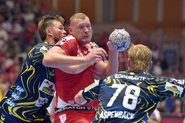 Dainis Kristopans MT Melsungen 10 on the ball , Steven Plucnar Jacobsen Rhein Neckar Loewen 9 L , Edwin Aspenbaeck Rhein Neckar Loewen 78 , GER, MT Melsungen Rhein Neckar Loewen, Handball, 1 Bundesliga, 1 Matchday, Season 2025 2026, 29 08 2025, GER, MT Melsungen Rhein Neckar Loewen, Handball, 1 Bundesliga, 1 Matchday, Season 2025 2026, 29 08 2025 Kassel Copyright: xEibner-Pressefotox xRolandxSippelx EP_RSL