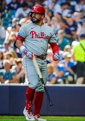 Philadelphia Phillies designated hitter Kyle Schwarber walks to the dugout after striking out swinging in the first inning of the MLB, Baseball Herren, USA game between the Philadelphia Phillies and the Milwaukee Brewers at American Family Filed in Milwaukee, Wisconsin on Monday, Sept. 1, 2025. MIL202508288047 TANNENxMAURY