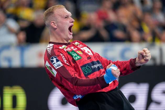 David Späth goalkeeper, RNL, 29 , Rhein Neckar Löwen player, single picture, single photo, action, cheer, cheers, cheers, celebration, joy, rejoice, rejoicing, confident, optimistic, positive, game scene, 03 09 2025, Mannheim Germany , Handball, Bundesliga, Rhein Neckar Löwen TSV GWD Minden xozx