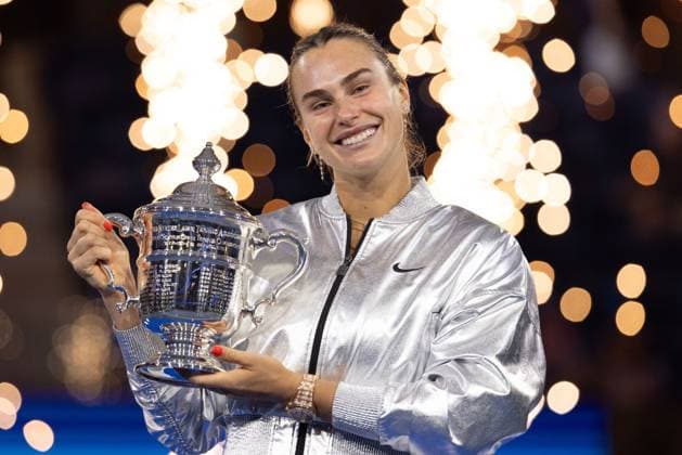 Aryna Sabalenka with the trophy, Trophy, Womens Singles, Ladies Singles, Award Ceremony, Presentation, US Open Championships 2025, USTA Billie Jean King National Tennis Center, Flushing Meadows, New York, USA Copyright: xJuergenxHasenkopfx