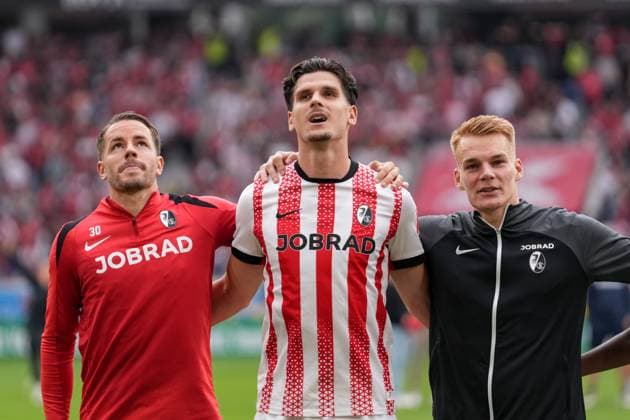 Christian Günter Christian Guenter SC Freiburg, 30 , Igor Matanovic SC Freiburg, 31 , Philipp Lienhart SC Freiburg, 03 , Germany, Football, 1 Bundesliga, Matchday 3, 2025 2026, SC Freiburg vs VfB Stuttgart, 13 09 2025, Europa Park Stadion, Freiburg, Germany DFL REGULATIONS PROHIBIT ANY USE OF PHOTOGRAPHS AS IMAGE SEQUENCES AND OR QUASI VIDEO Freiburg Europa Park Stadion Baden Württemberg Germany Copyright: xArnexAmbergx