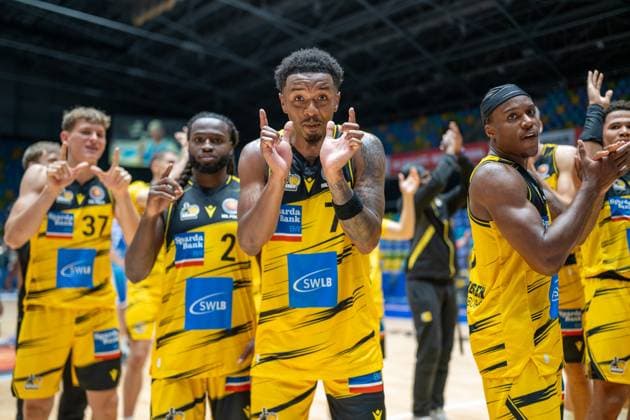 Julis Baumer MHP RIESEN Ludwigsburg, 37 , Traveon Buchanan MHP RIESEN Ludwigsburg, 02 , Elijah Hughes MHP RIESEN Ludwigsburg, 07 , Stefan Smith MHP RIESEN Ludwigsburg, 03 , GER, Skyliners Frankfurt vs MHP Riesen Ludwigsburg, easycredit BBL, Basketball, BBL Pokal, 1 Round, Season 2025 2026, 24 09 2025, GER, Skyliners Frankfurt vs MHP Riesen Ludwigsburg, easycredit BBL, Basketball, BBL Pokal, 1 Round, Season 2025 2026, 24 09 2025 Frankfurt am Main Copyright: xEibner-Pressefoto SaschaxWaltherx EP_EER