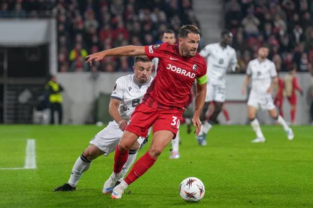 Christian Günter Christian Guenter SC Freiburg, 30 in duel with Xherdan Shaqiri FC Basel, 10 , Germany, Football, UEFA Europa League, Matchday 1, League phase, 2025 2026, SC Freiburg vs FC Basel, 24 09 2025, Europa Park Stadion, Freiburg, Germany Freiburg Europa Park Stadion Baden Württemberg Germany Copyright: xArnexAmbergx