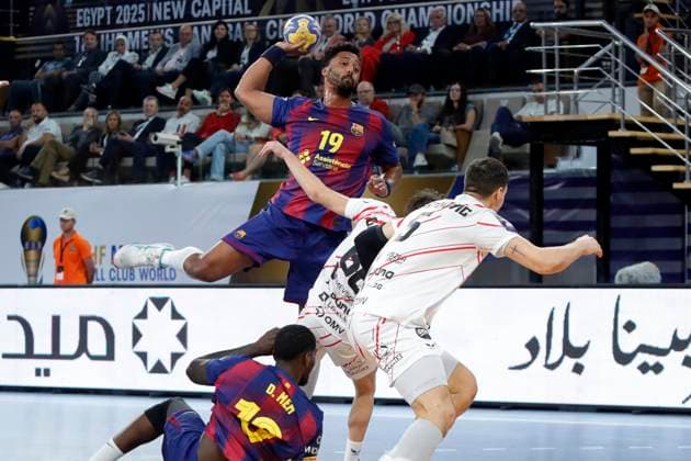 (251003) -- CAIRO, Oct. 3, 2025 -- Timothey N Guessan (top) of FC Barcelona, Barca competes during the final match of the 18th IHF Men s Club World Championship, WM, Weltmeisterschaft 2025 between Veszprem HC of Hungary and FC Barcelona of Spain in Cairo, Egypt, on Oct. 2, 2025. ) (SP)EGYPT-CAIRO-HANDBALL-IHF MEN S CLUB WORLD CHAMPIONSHIP-FINAL AhmedxGomaa