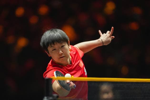 (251003) -- BEIJING, Oct. 3, 2025 -- Sun Yingsha hits a return during the women s singles quarterfinal match between Sun Yingsha of China and Wang Yidi of China at 2025 World Table tennis, Tischtennis (WTT) China Smash in Beijing, China, Oct. 3, 2025. ) (SP)CHINA-BEIJING-TABLE TENNIS-WTT-CHINA SMASH-WOMEN S SINGLES-QUARTERFINAL (CN) JuxHuanzong