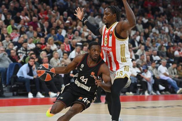 Kamar BALDWIN FCB , action,duel against Ebuka IZUNDU Belgrade Basketball Euro League,season 2025 2026, FC Bayern Muenchen Red Star Belgrade 97 88 on 02 10 2025, S A P G A R D EN