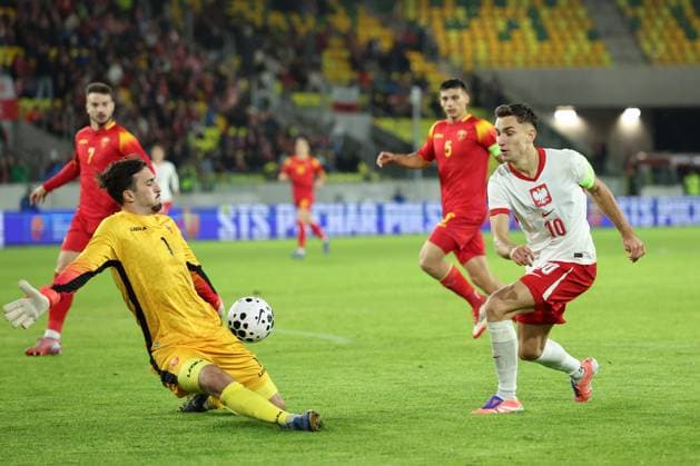 KATOWICE 10.10.2025 MECZ ELIMINACJE MLODZIEZOWYCH MISTRZOSTW EUROPY U21, U 21 GRUPA E: POLSKA - CZARNOGORA --- UEFA EUROPEAN UNDER-21 CHAMPIONSHIP 2027 QUALIFYING ROUND FOOTBALL GROUP E MATCH: POLAND - MONTENEGRO BENJAMIN KRIJESTARAC TOMASZ PIENKO FOT. PIOTR KUCZA FOTOPYK NEWSPIX.PL --- newspix.pl POLAND OUT!