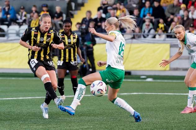 GOTHENBURG, SWEDEN 20251011 Häcken s Anna Anvegard 10 during Saturday s women s Swedish football match between BK Häcken FF and Hammarby IF at Bravida Arena GÖTEBORG SWEDEN x9200x Copyright: xAdamxIhse TTx WOMEN S SWEDISH HÄCKEN-HAMMARBY