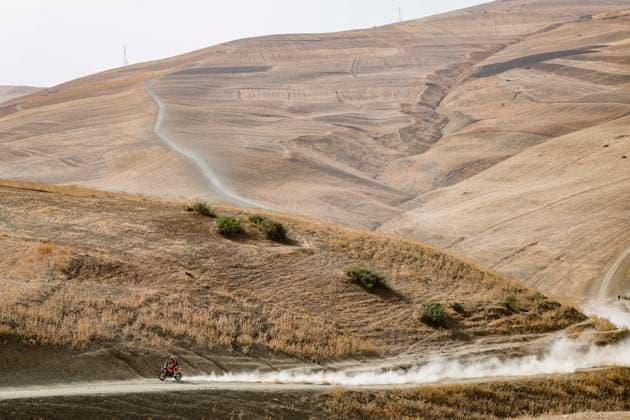 W2RC - RALLYE DU MAROC 2025 77 BENAVIDES Luciano (ARG), Red Bull KTM Factory Racing, KTM 450 Rally Factory, FIM W2RC, RallyGP, action during the Prologue of the Rallye du Maroc 2025, 5th round of the 2025 WR2C on October 12, 2025 in Fes, Morocco - FesMorocco Copyright: xJULIENxDELFOSSEx