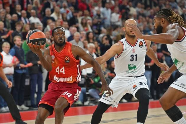 Kamar BALDWIN FCB , action,duel against Shavon SHIELDS Milan and Devin BOOKER Milan Basketball Euro League,season 2025 2026, FC Bayern Muenchen EA7 Emporio Armani Milan on 14 10 2025, S A P G A R D EN
