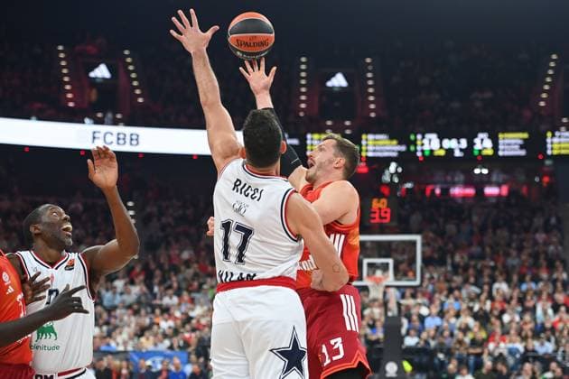Andreas OBST FCB , action,duel against Giampaolo RICCI Milan Basketball Euro League,season 2025 2026, FC Bayern Muenchen EA7 Emporio Armani Milan 64 53 on 14 10 2025, S A P G A R D EN