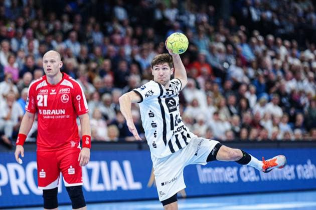 7 meter throw goal Lukas Zerbe THW Kiel, 24 GER, THW Kiel vs MT Melsungen, Handball, 1 Bundesliga, Matchday 09, Season 2025 2026, 18 10 2025 GER, THW Kiel vs MT Melsungen, Handball, 1 Bundesliga, Matchday 09, Season 2025 2026, 18 10 2025 Kiel Copyright: xEibner-Pressefoto MarcelxvonxFehrnx EP_MFN
