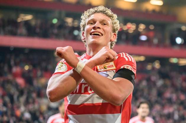 in the picture v l goal to 1 0 by Leopold Querfeld 1 FC Union , goal, hit, jubilation, goal celebration, joy, enthusiasm, celebrates, GER, Berlin, 1 FC Union Berlin vs Arminia Bielefeld DFB Pokal , Bundesliga, football, DFB, season 2025 2026, Alte Foersterei, DFB DFL REGULATIONS PROHIBIT ANY USE OF PHOTOGRAPHS AS IMAGE SEQUENCES AND OR QUASI VIDEO, 29 10 25, Copyright: HMBxMedia UwexKoch
