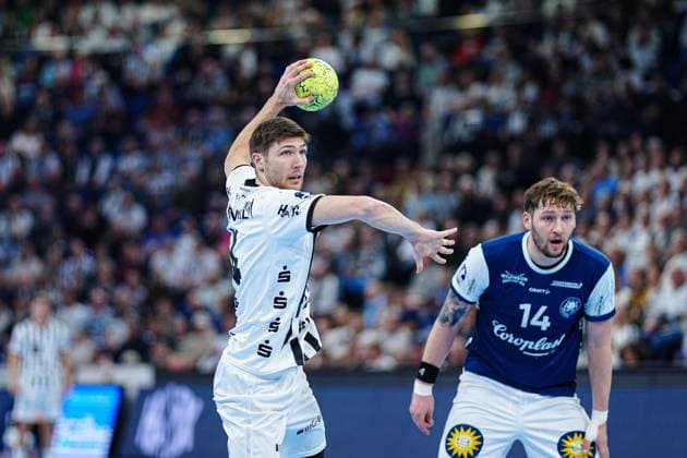 7 meter throw goal Lukas Zerbe THW Kiel, 24 GER, THW Kiel vs Bergischer HC, Handball, 1 Bundesliga, Matchday 11, Season 2025 2026, 09 11 2025 GER, THW Kiel vs Bergischer HC, Handball, 1 Bundesliga, Matchday 11, Season 2025 2026, 09 11 2025 Kiel Copyright: xEibner-Pressefoto MarcelxvonxFehrnx EP_MFN