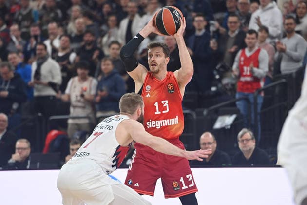 Andreas OBST FCB , action,duel against Rodions KURUCS Kosner Basketball Euro League,season 2025 2026, FC Bayern Muenchen Kosner Baskonia on 07 01 2026 , S A P G A R D EN