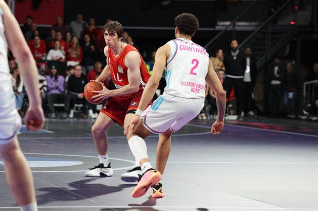 Justinian Jessup FC Bayern Basketball, 10 with ball with Alijah Comithier Telekom Baskets Bonn, 02 , GER, FC Bayern Basketball vs Telekom Baskets Bonn, Basketball, easycredit Basketball Bundesliga, 15 Matchday, Season 2025 2026, 11 01 2026, GER, FC Bayern Basketball vs Telekom Baskets Bonn, Basketball, easycredit Basketball Bundesliga, 15 Matchday, Season 2025 2026, 11 01 2026 Munich Copyright: xEibner-Pressefoto JennixMaulx EP_JML