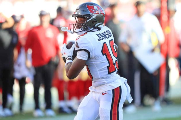 TAMPA, FL - OCTOBER 12: Tampa Bay Buccaneers Wide Receiver Kameron Johnson (19) makes a catch and runs into the end zone for the touchdown during the Regular Season game between the San Francisco 49ers and the Tampa Bay Buccaneers on October 12, 2025 at Raymond James Stadium in Tampa, Florida. (Photo by Cliff Welch Icon Sportswire) NFL, American Football Herren, USA OCT 12 49ers at Buccaneers EDITORIAL USE ONLY Icon357251012036