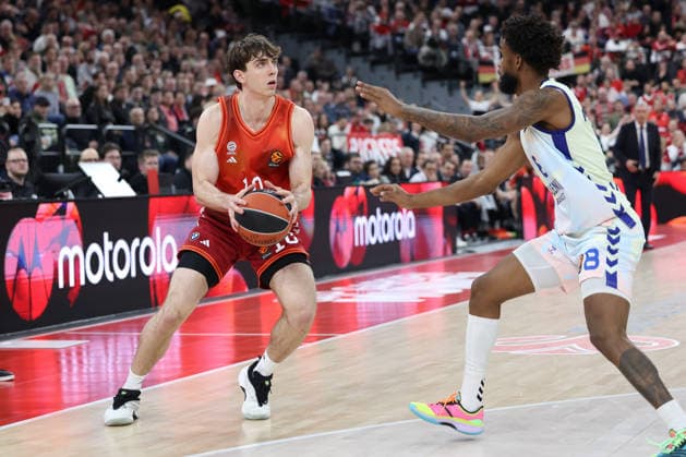 Justinian Jessup FC Bayern Basketball, 10 with Jean Montero Valencia Basket, 08 , GER, FC Bayern Basketball vs Valencia Basket, Basketball, Euroleague, 24 Matchday, Season 2025 2026, 22 01 2026, GER, FC Bayern Basketball vs Valencia Basket, Basketball, Euroleague, 24 Matchday, Season 2025 2026, 22 01 2026 Munich Copyright: xEibner-Pressefoto JennixMaulx EP_JML