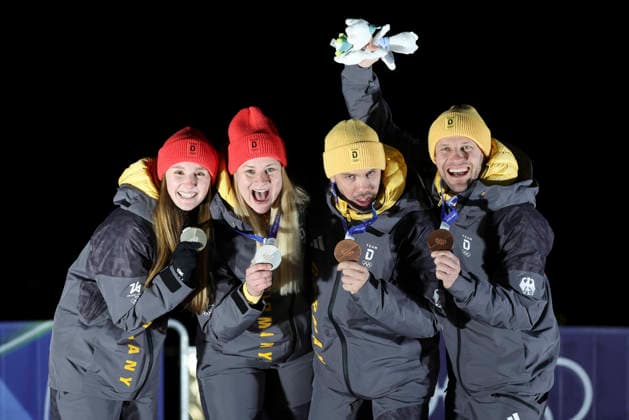 OLYMPICS - Winter Olympic Games, Olympische Spiele, Olympia, OS Milano Cortina 2026 CORTINA D AMPEZZO,ITALY,11.FEB.26 - OLYMPICS, LUGE - Winter Olympic Games Milano Cortina 2026, men, women, doubles, medal ceremony. Image shows the rejoicing of Dajana Eitberger and Magdalena Matschina, Tobias Wendl and Tobias Artl (GER). GEPAxpictures xMaticxKlansek