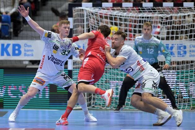 Nikolaj Enderleit MT Melsungen 4 on the ball , Ymir Oern Gislason Frisch Auf Goeppingen 33 , Ludvig Jurmala Astroem Frisch Auf Goeppingen 25 R in defense, Kristian Saeveras goalkeeper Frisch Auf Goeppingen 12 in the back , GER, MT Melsungen Frisch Auf Goeppingen, Handball, 1 Bundesliga, 21 Matchday, Season 2025 2026, 14 02 2026, GER, MT Melsungen Frisch Auf Goeppingen, Handball, 1 Bundesliga, 21 Matchday, Season 2025 2026, 14 02 2026 Kassel Copyright: xEibner-Pressefotox xRolandxSippelx EP_RSL