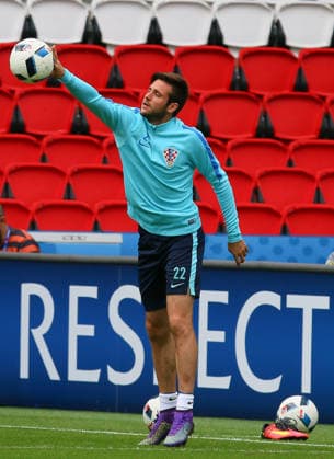 Croatian National Football Team training session in France PARIS, FRANCE - JUNE 11: Duje Cop of Croatian national football team attends a training session ahead of the first match with Turkey during EURO 2016 at the Parc des Princes stadium in Paris, France on June 11, 2016. France World. Editorial use only. Please get in touch for any other usage. Copyright: x2025xAnadoluxEvrenxAtalayx