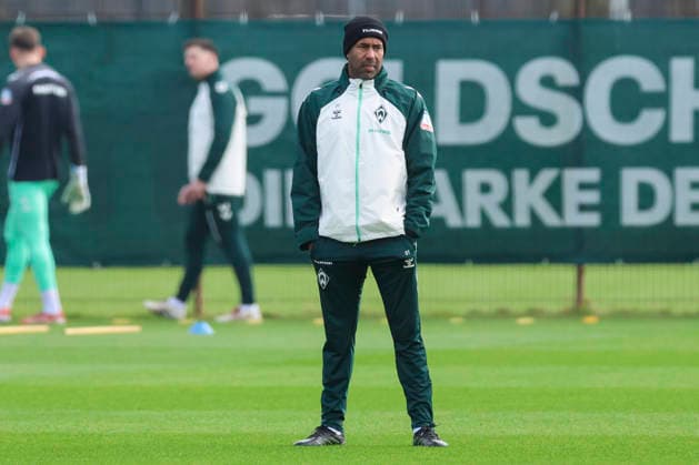 Coach Daniel Thioune Werder Bremen looks dejected, Bundesliga, Training Werder Bremen, Training ground at Weserstadion, February 25, 2026 in Bremen, Germany Photo by Marco Steinbrenner DeFodi Images Coach Daniel Thioune Werder Bremen looks dejected, Bundesliga, Training Werder Bremen, Trainingsplatz am Weserstadion, February 25, 2026 in Bremen, Germany Photo by Marco Steinbrenner DeFodi Images DFB DFL REGULATIONS PROHIBIT ANY USE OF PHOTOGRAPHS AS IMAGE SEQUENCES AND OR QUASI VIDEO