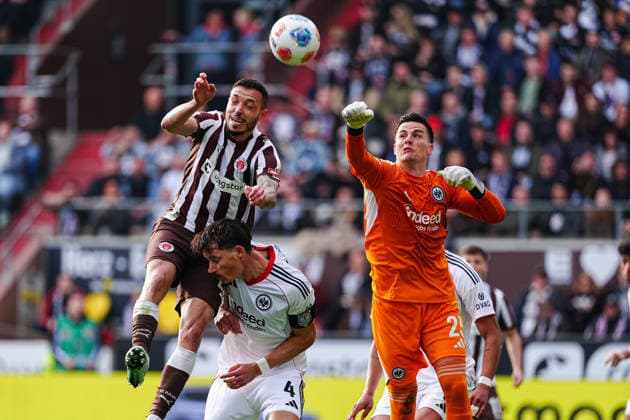 Goal kick Goal chance by header Mathias Pereira Situation FC St Pauli, 28 , Michael Zetterer Eintracht Frankfurt, 23 GER, FC St Pauli vs Eintracht Frankfurt, Football, 1 Bundesliga, Matchday 25, Season 2025 2026, 08 03 2026 DFL REGULATES PROHIBIT ANY USE OF PHOTOGRAPHS AS IMAGE SEQUENCES AND OR QUASI VIDEO GER, FC St Pauli vs Eintracht Frankfurt, Football, 1 Bundesliga, Matchday 25, Season 2025 2026, 08 03 2026 Hamburg Copyright: xEibner-Pressefoto MarcelxvonxFehrnx EP_MFN