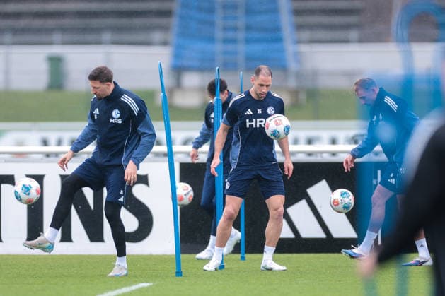 11 03 2026 Soccer training of FC Schalke 04 f l Janik Bachmann FC Schalke 04 , Nikola Katic FC Schalke 04 Gelsenkirchen Training ground FC Schalke 04 NRW Germany xRHR PHOTO YYx Copyright: RHR-FOTOx RHR-FOTO YY