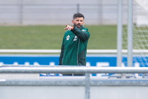 11 03 2026 Soccer Training of FC Schalke 04 Coach Miron Muslic FC Schalke 04 gives instructions Gelsenkirchen Training ground FC Schalke 04 NRW Germany xRHR PHOTO YYx Copyright: RHR-FOTOx RHR-FOTO YY