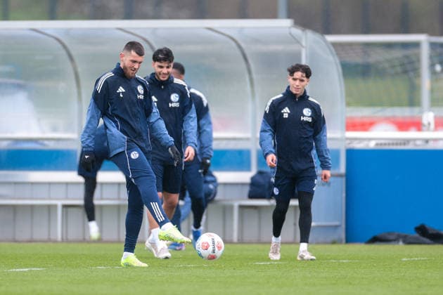 11 03 2026 Soccer training of FC Schalke 04 f l Hasan Kurucay FC Schalke 04 , Mertcan Ayhan FC Schalke 04 , Soufiane El Faouzi FC Schalke 04 Gelsenkirchen Training ground FC Schalke 04 NRW Germany xRHR PHOTO YYx Copyright: RHR-FOTOx RHR-FOTO YY