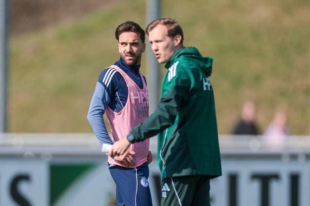 19 03 2026, Football, Training of FC Schalke 04 v l Kenan Karaman FC Schalke 04 , Co Trainer Adin Osmanbasic FC Schalke 04 Gelsenkirchen Training ground FC Schalke 04 NRW Germany xRHR PHOTO YYx Copyright: RHR-FOTOx RHR-FOTO YY